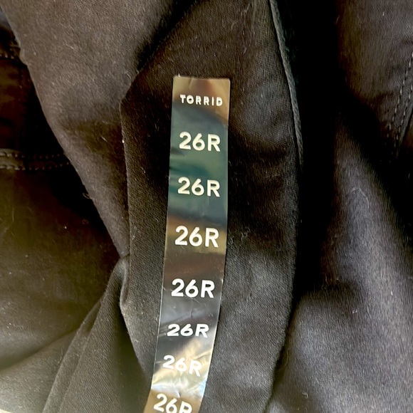 Torrid Luxe Mid-Rise Skinny Jeans Sateen Stretch size 26R New w tags - Picture 2 of 9